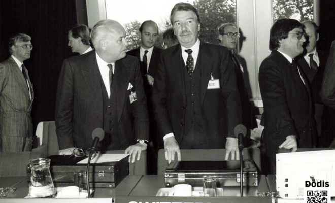 Le Conseiller fédéral René Felber lors de son élection à la présidence du Comité des ministres du Conseil de l’Europe en décembre 1991.